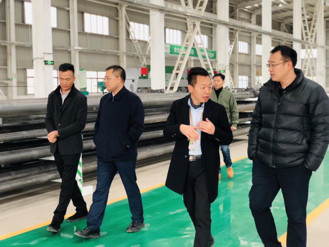 中國航天建設集團有限公司航天建筑設計研究院有限公司黨委副書記、總裁于飛、曲靖市委常委、 副市長谷超靈一行調(diào)研參觀綠米巴產(chǎn)業(yè)園