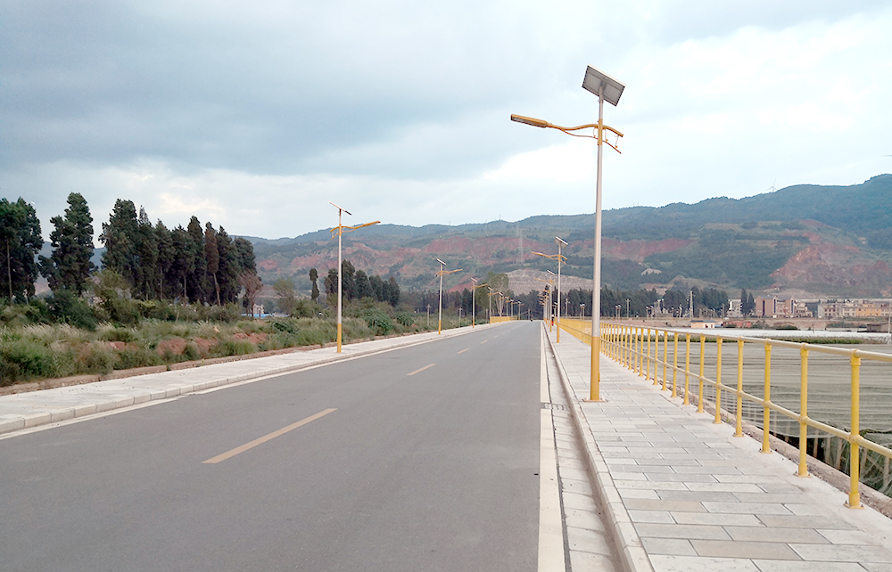 麒麟水鄉(xiāng)外環(huán)路太陽能路燈項目